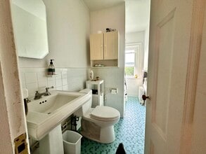1750 Beacon St, Unit 9 in Brookline, MA - Building Photo - Building Photo
