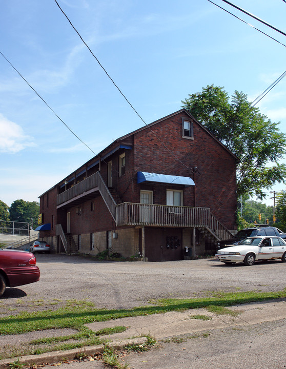 330 S Main St in Niles, OH - Building Photo