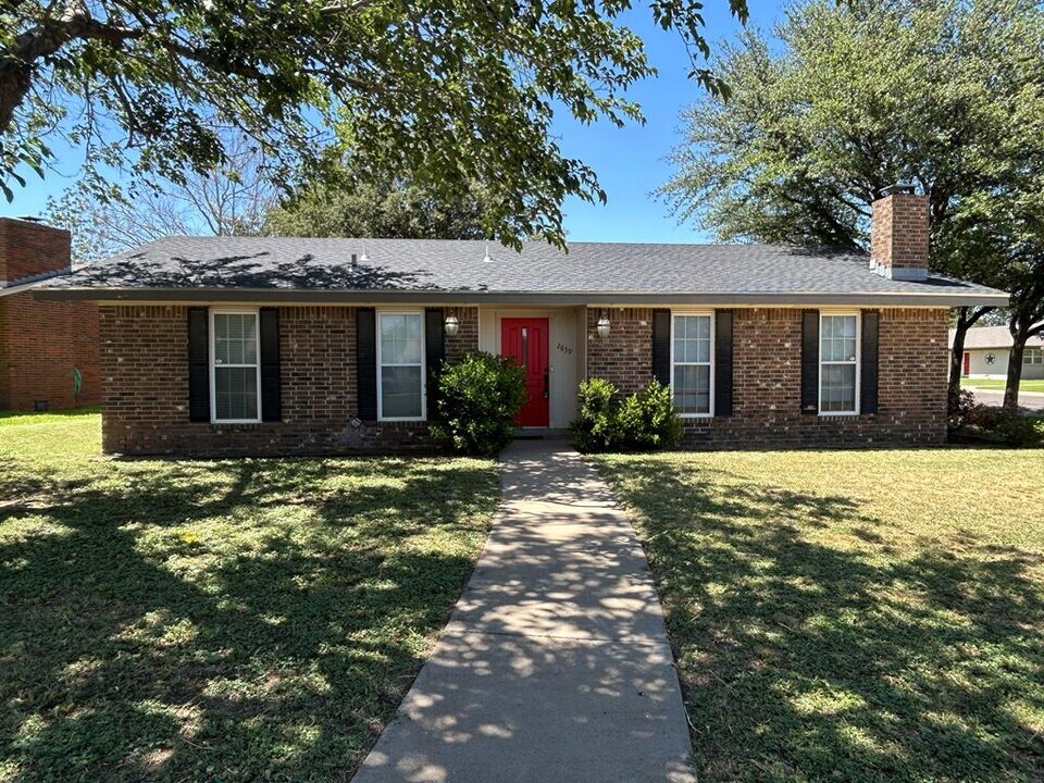 2839 Wildwood Ave in Odessa, TX - Foto de edificio