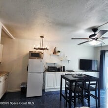 221 Columbia Dr in Cape Canaveral, FL - Foto de edificio - Building Photo