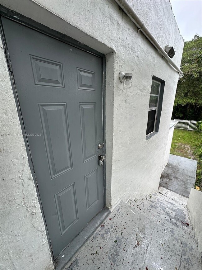 1278 NW 44th St in Miami, FL - Building Photo - Building Photo