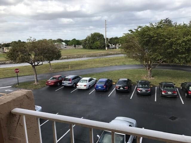 8110 Sunrise Lakes Blvd in Sunrise, FL - Foto de edificio - Building Photo