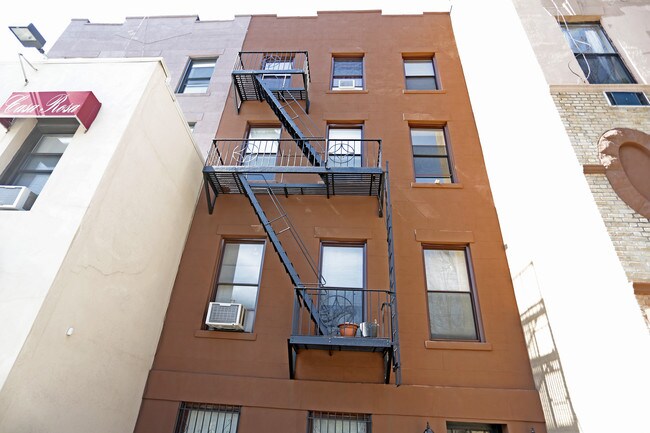 382 Court St in Brooklyn, NY - Building Photo - Building Photo