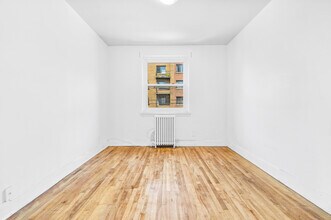 5010 Macdonald Av in Cote-St-Luc, QC - Building Photo - Building Photo