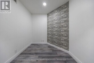 80-2080 Absolute Ave in Mississauga, ON - Building Photo - Building Photo