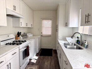 4419 W Rosecrans Ave in Hawthorne, CA - Building Photo - Building Photo
