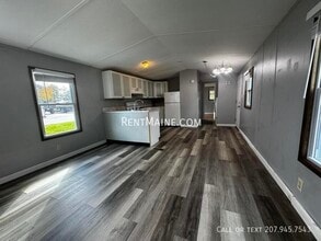 2 Cloverleaf St in Winthrop, ME - Building Photo - Building Photo