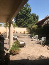 12147 Miranda St in Valley Village, CA - Foto de edificio - Building Photo