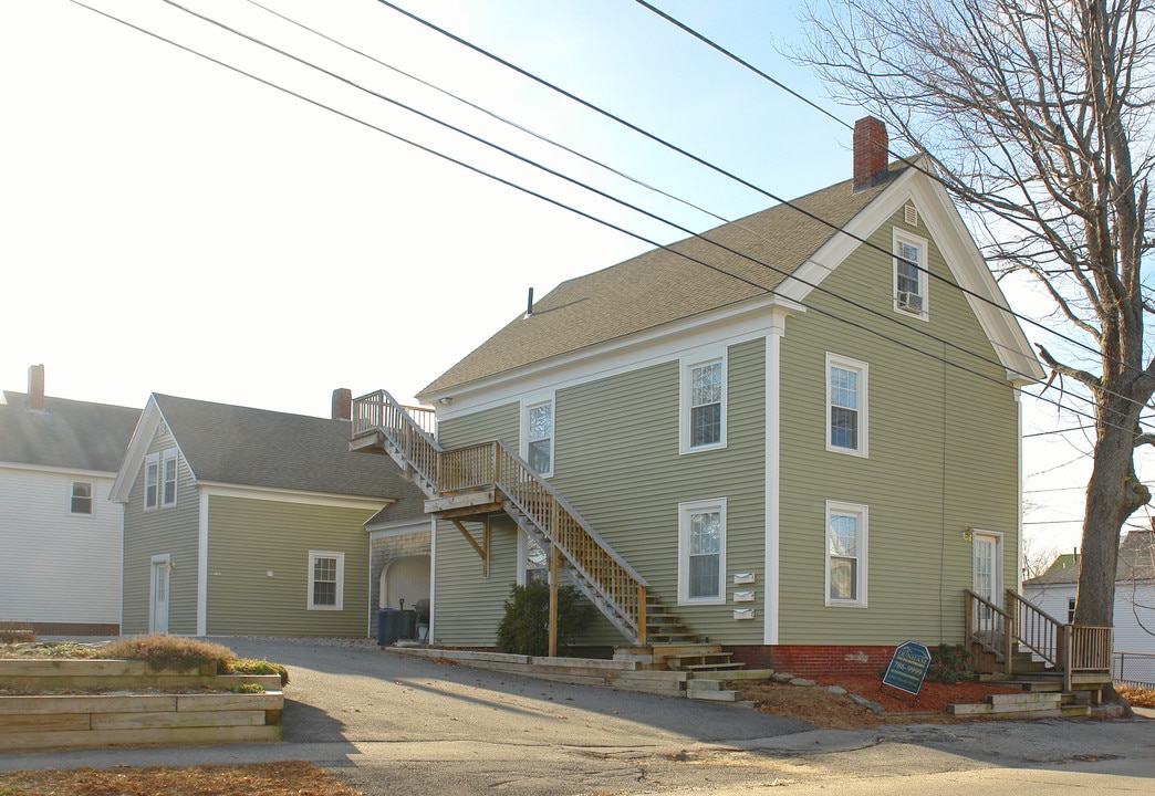 15 Maple St in Lisbon, ME - Foto de edificio