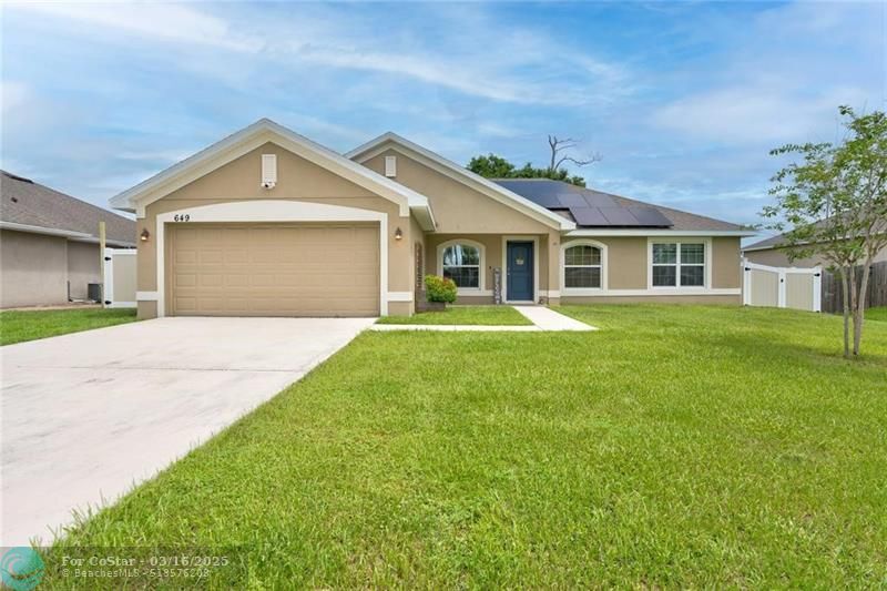 649 SW Fair Ave in Port St. Lucie, FL - Foto de edificio