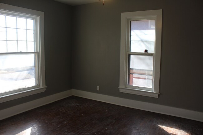 521 SW Tyler St-Unit -4 in Topeka, KS - Building Photo - Building Photo