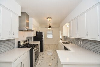 5330 Windswept Ln in Houston, TX - Building Photo - Building Photo