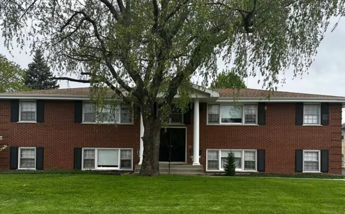 221 S Cannon Ave, Unit 1S in Kankakee, IL - Building Photo