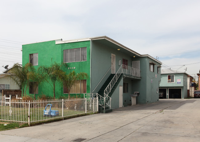 6149 Palm Ave in Maywood, CA - Foto de edificio - Building Photo