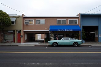 1161 Laurel St in San Carlos, CA - Building Photo - Building Photo