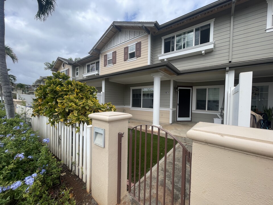 91-1031 Kaipalaoa St in Ewa Beach, HI - Foto de edificio