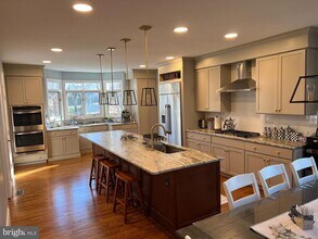 9049 Holly Leaf Ln in Bethesda, MD - Building Photo - Building Photo