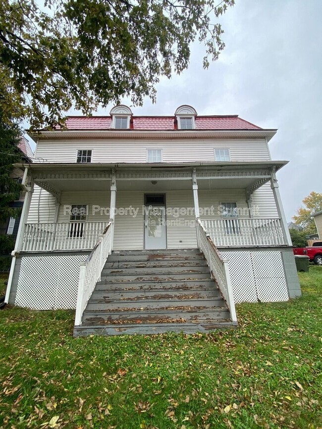 817 Grayson Ave in Waynesboro, VA - Building Photo - Building Photo