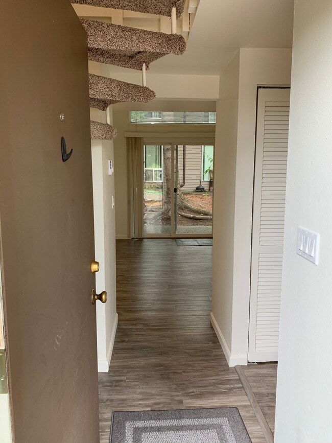 19309 40th Ave W, Unit D1 in Lynnwood, WA - Foto de edificio - Building Photo