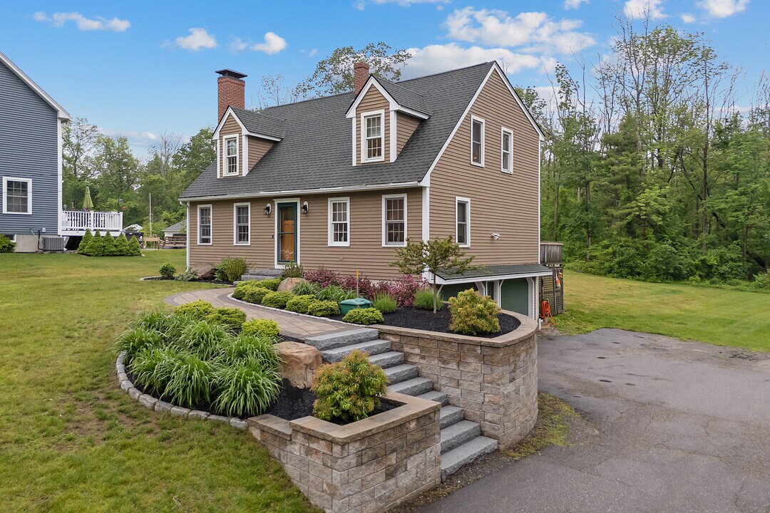 26 Ferncroft Rd in York, ME - Building Photo