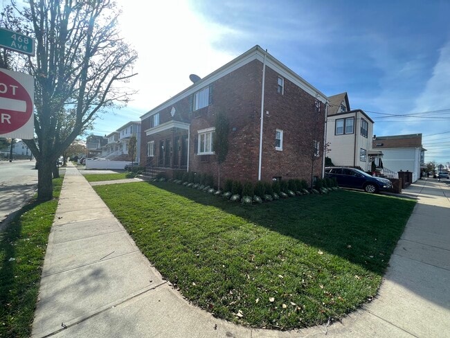 81 Alpine St, Unit C in Garfield, NJ - Building Photo - Building Photo