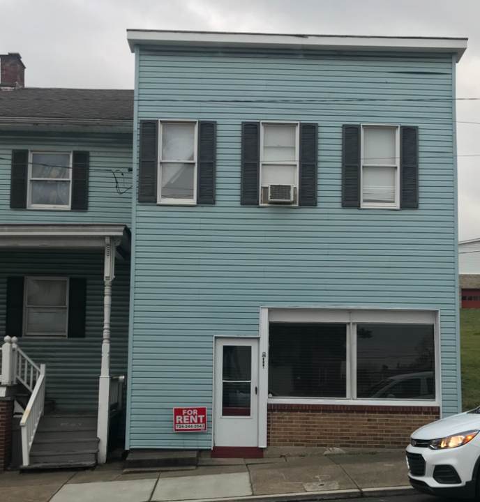 401 W Main St-Unit -A in Mount Pleasant, PA - Building Photo