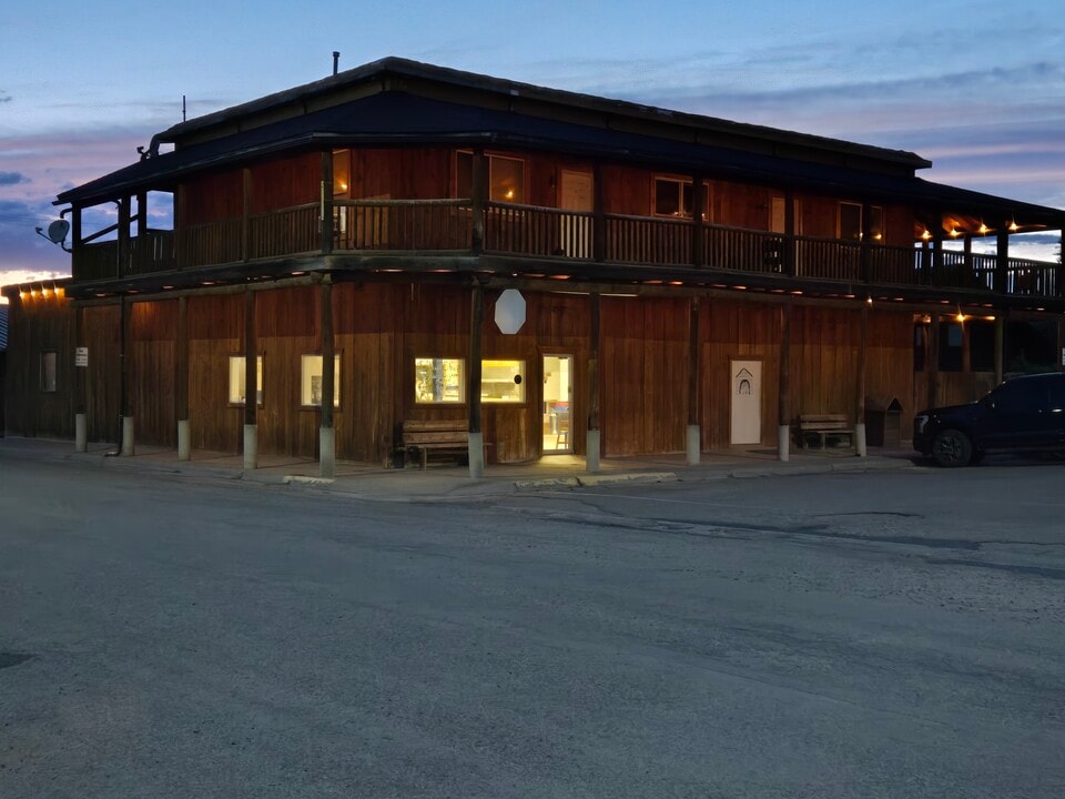 101 1st Ave in Saint Ignatius, MT - Foto de edificio