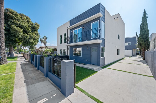 2937 West Blvd, Unit 2937 1/2