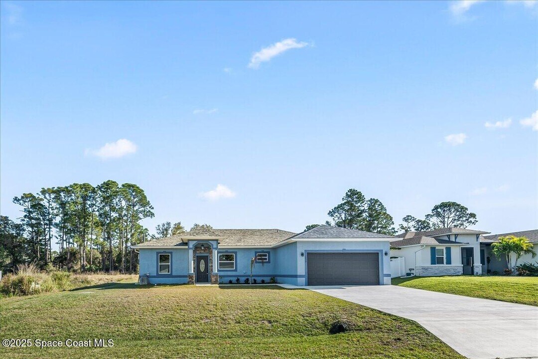 1459 Xavier Ave SE in Palm Bay, FL - Building Photo