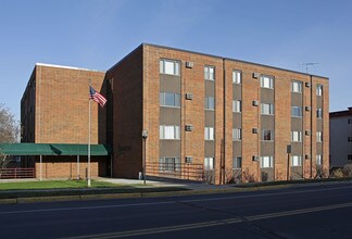 Evergreen Apartments in Waconia, MN - Foto de edificio - Building Photo