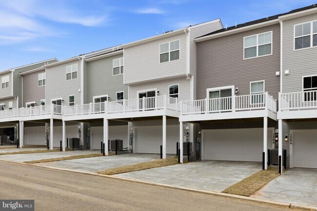 1262 Red Clover Ln in Ranson, WV - Building Photo - Building Photo