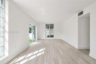 8305 Crespi Blvd in Miami Beach, FL - Building Photo - Building Photo