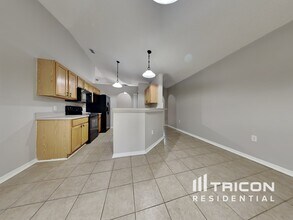 8390 Oak Crossing Dr W in Jacksonville, FL - Building Photo - Building Photo