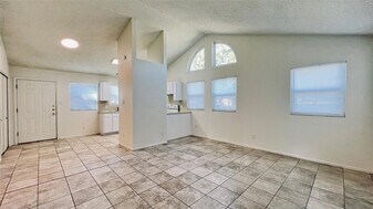 8901 Pineridge Dr, Unit B in Austin, TX - Building Photo