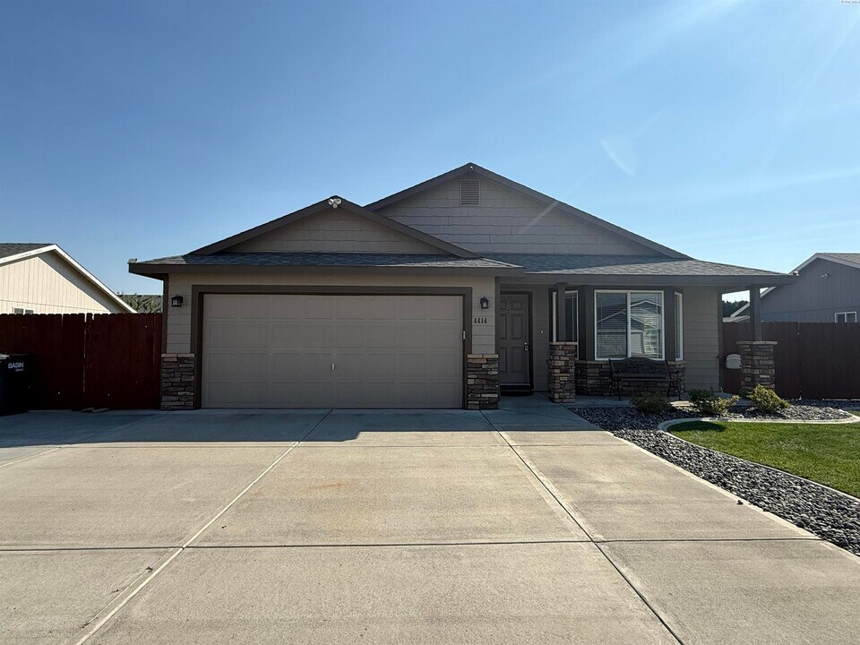 4414 Kubota Ln in Pasco, WA - Building Photo