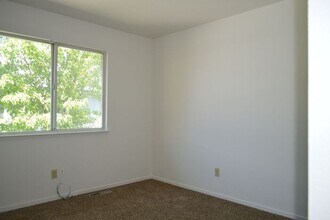 3907 Pheasant Dr-Unit -3 in Carson City, NV - Building Photo - Building Photo