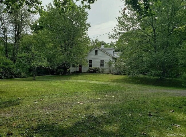 717 Spring Lake Rd in Red Hook, NY - Building Photo - Building Photo