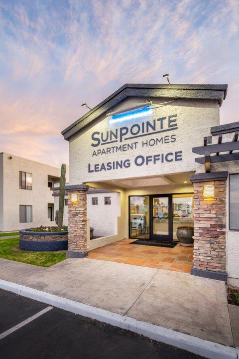 SunPointe Apartments in Phoenix, AZ - Building Photo