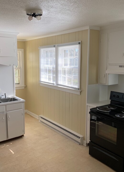 208 S Watts St in Williamston, NC - Building Photo