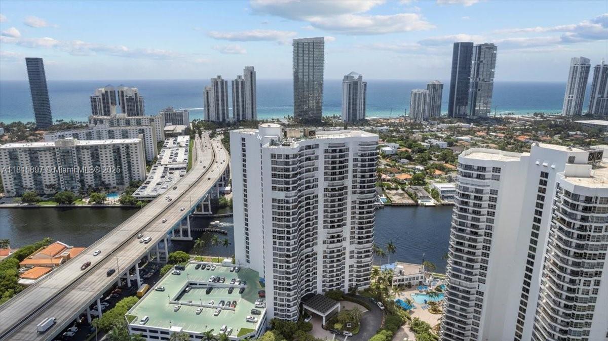 19195 NE 36th Ct, Unit 2004 in Aventura, FL - Building Photo