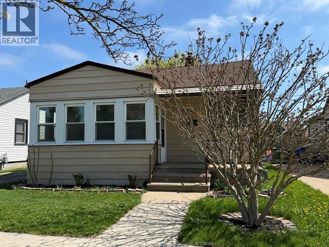 1608 George Ave in Windsor, ON - Building Photo - Building Photo
