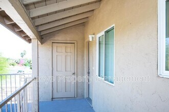 2701 E Beck Ln in Phoenix, AZ - Building Photo - Building Photo