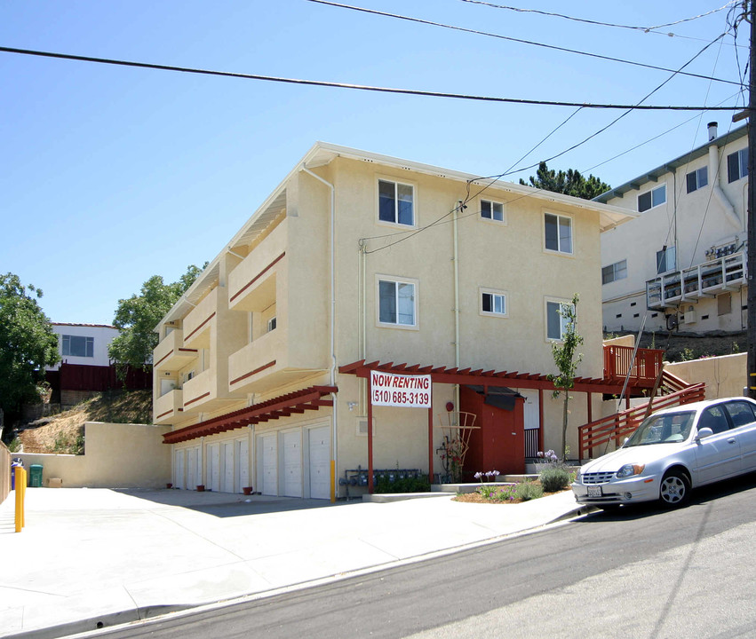 325 Vaqueros Ave in Rodeo, CA - Foto de edificio