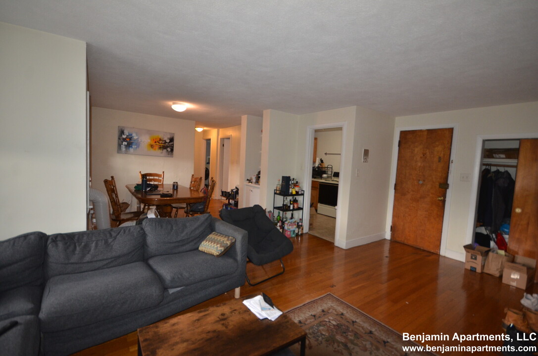 318 Tappan St, Unit 1 in Brookline, MA - Foto de edificio