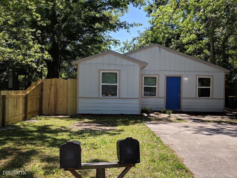 3304 Phyllis St in Jacksonville, FL - Foto de edificio