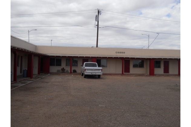 719 E Third St in Winslow, AZ - Foto de edificio - Building Photo