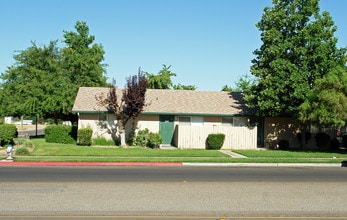 Plaza Mendoza in Fresno, CA - Building Photo - Building Photo