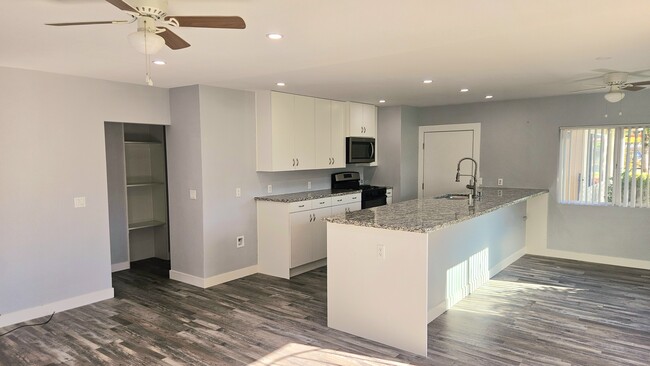 27560 Violin Canyon Rd in Castaic, CA - Building Photo - Building Photo