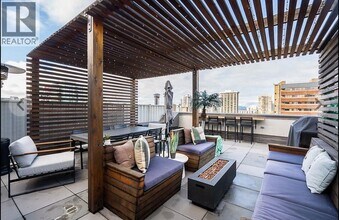 1160 Burrard St in Vancouver, BC - Building Photo - Building Photo