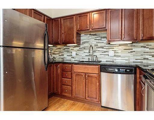 106 13th in Boston, MA - Foto de edificio - Building Photo